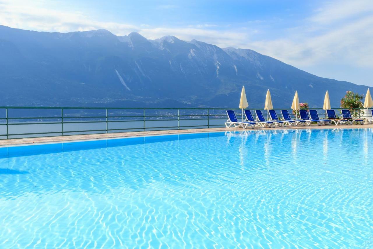 Hotel San Pietro Limone sul Garda Bagian luar foto